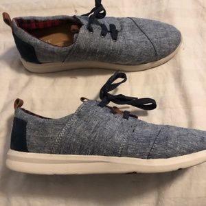 Toms sneakers Size 8.5 Like New